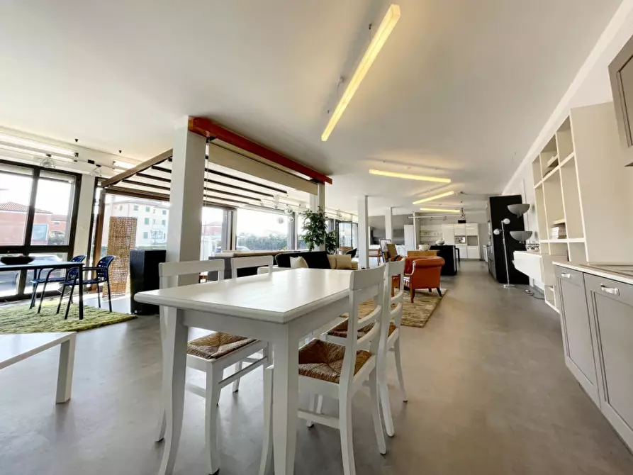 Immagine 17 di Negozio in vendita  in VIA ALTURA a Ospedaletto Euganeo