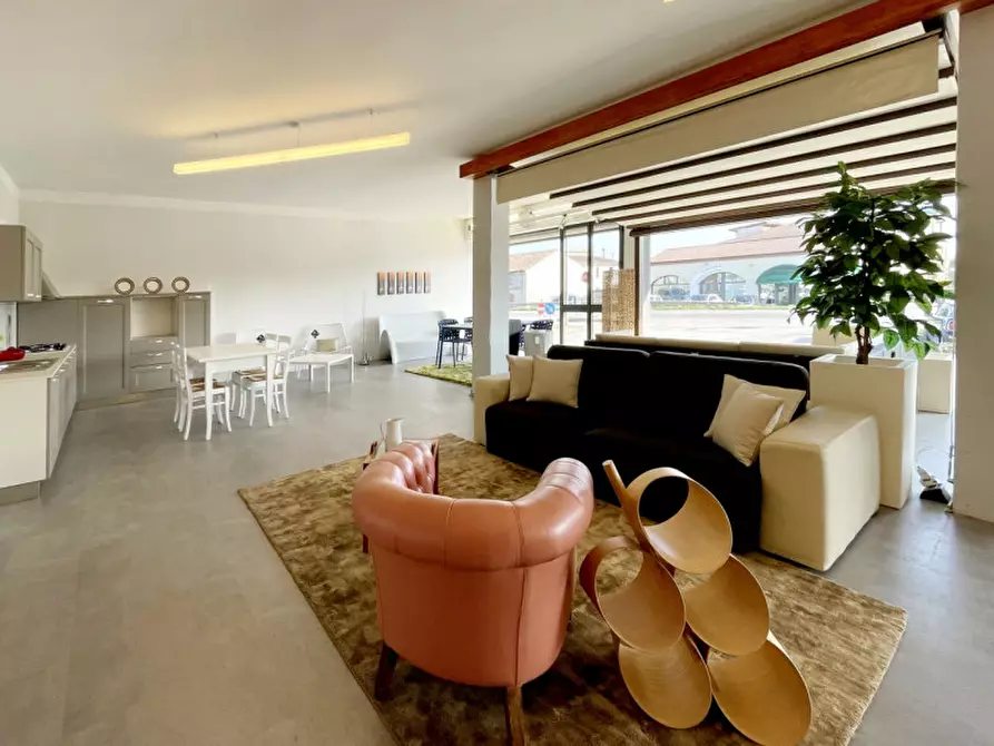 Immagine 18 di Negozio in vendita  in VIA ALTURA a Ospedaletto Euganeo