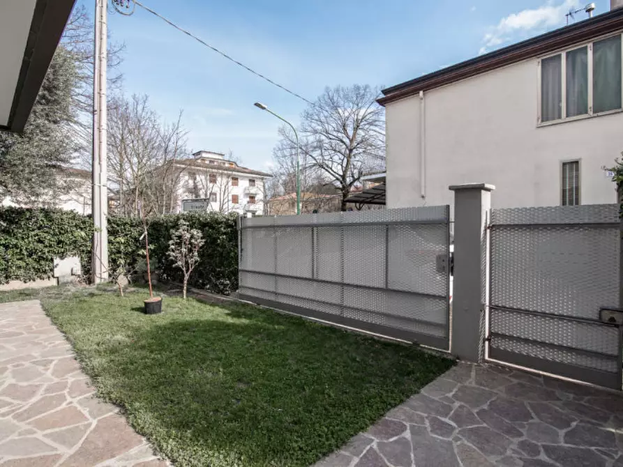 Immagine 1 di Appartamento in vendita  in Via Udine a Selvazzano Dentro