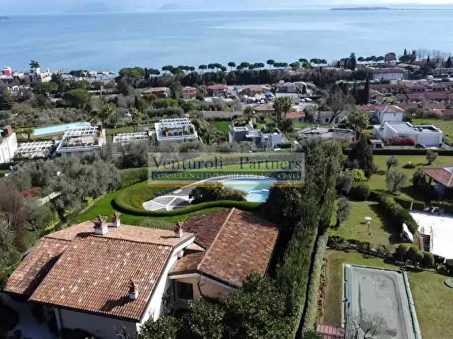 Immagine 1 di Villa in vendita  a Padenghe Sul Garda