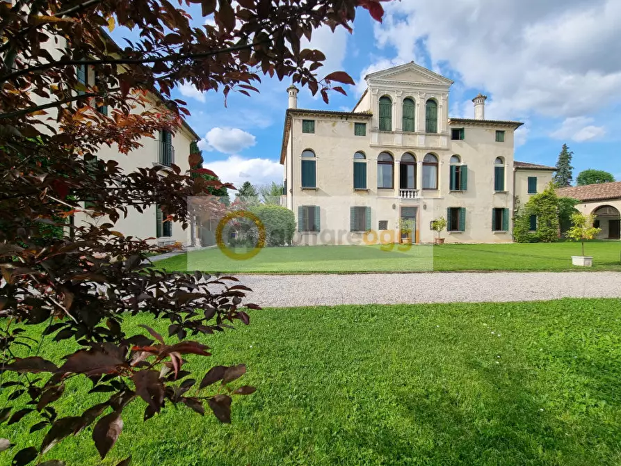 Immagine 1 di Villa in vendita  a Bassano Del Grappa