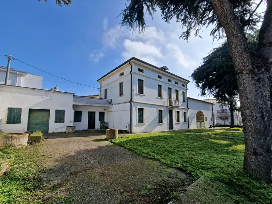 Immagine 1 di Casa indipendente in vendita  in VIA BASSANO DEL GRAPPA a Este