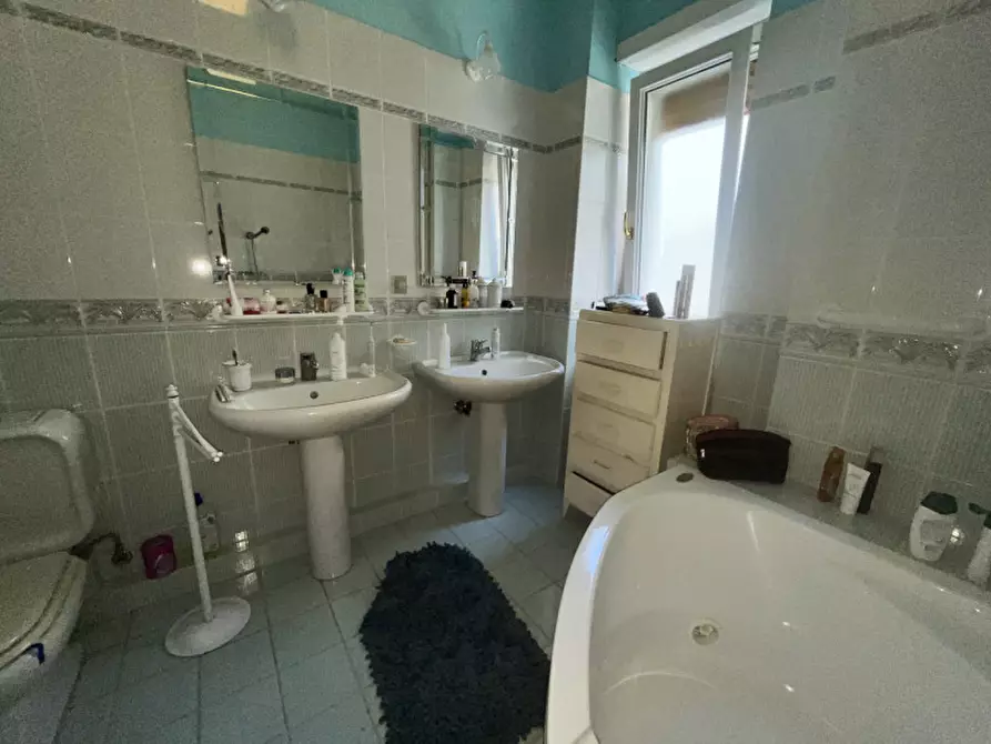 Immagine 27 di Appartamento in vendita  in Via S. Jacini a Roma