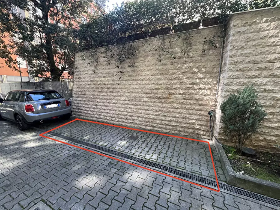 Immagine 37 di Appartamento in vendita  in Via S. Jacini a Roma