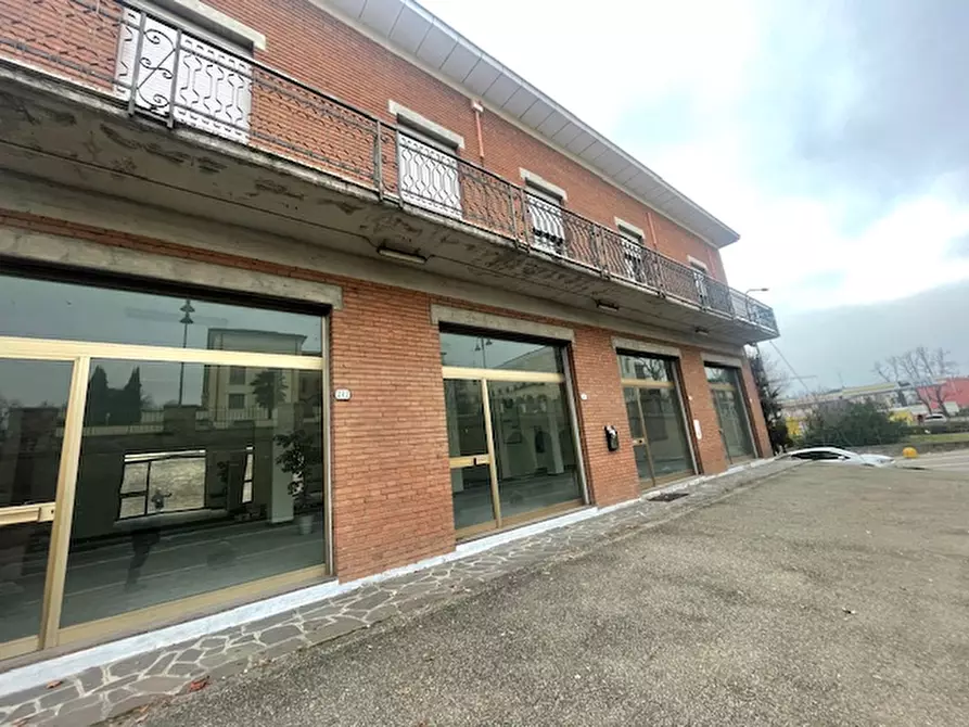 Immagine 5 di Negozio in vendita  in Via Cavallotti a Sassuolo