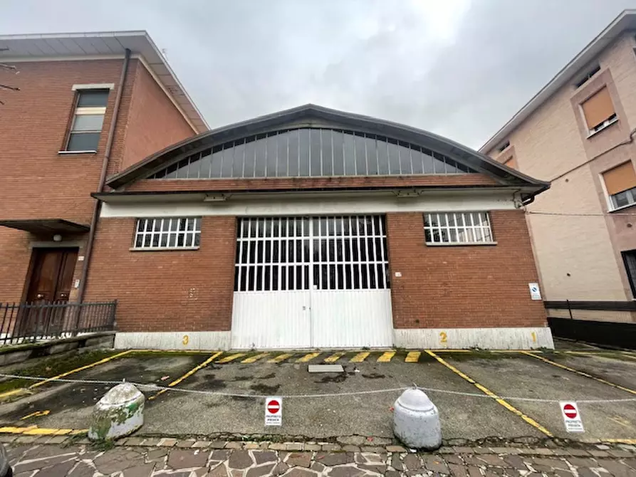 Immagine 8 di Negozio in vendita  in Via Cavallotti a Sassuolo