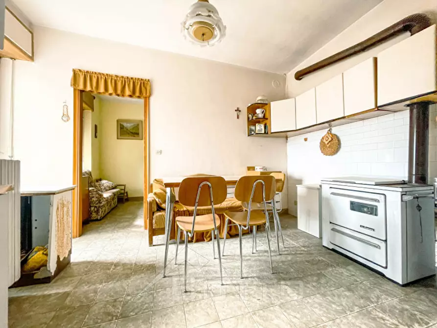 Immagine 2 di Casa indipendente in vendita  in Fraz. Centro a Caprile