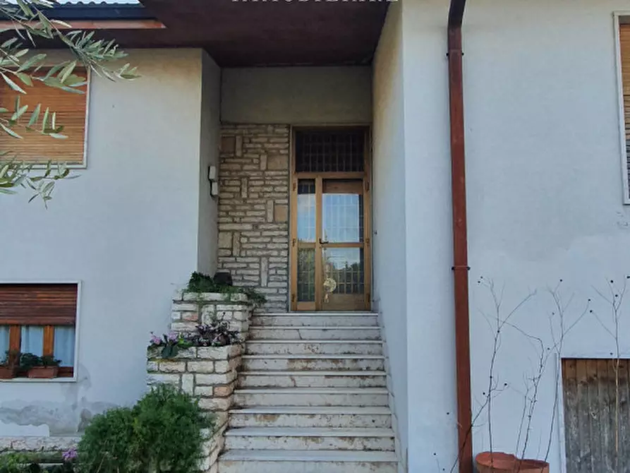 Immagine 4 di Villa in vendita  in Via Alessandro volta a Bardolino