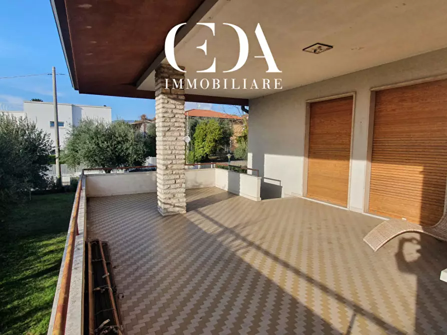 Immagine 5 di Villa in vendita  in Via Alessandro volta a Bardolino