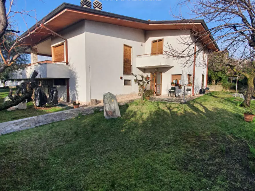Immagine 6 di Villa in vendita  in Via Alessandro volta a Bardolino