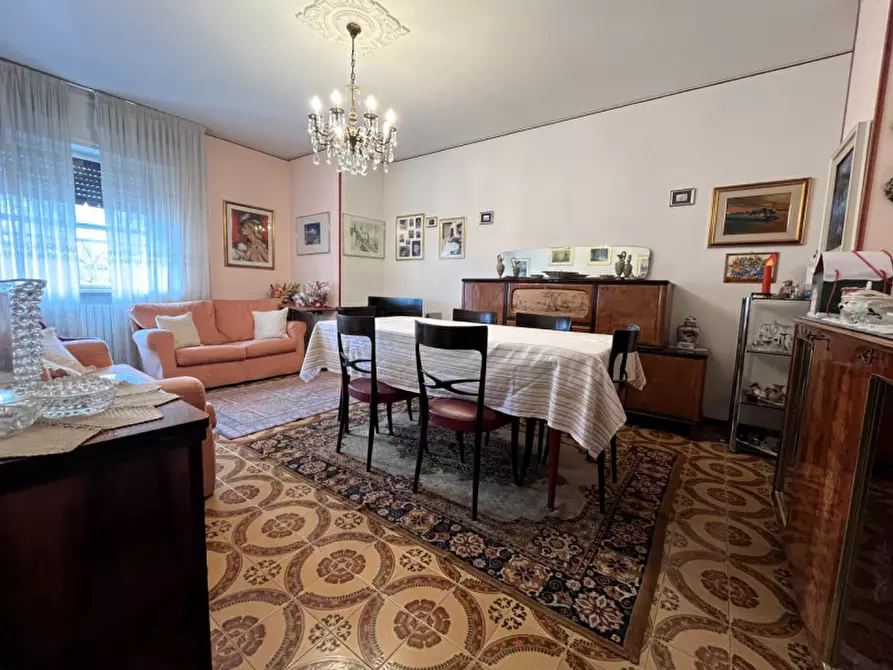 Immagine 1 di Appartamento in vendita  in via Peschiera a Pesaro