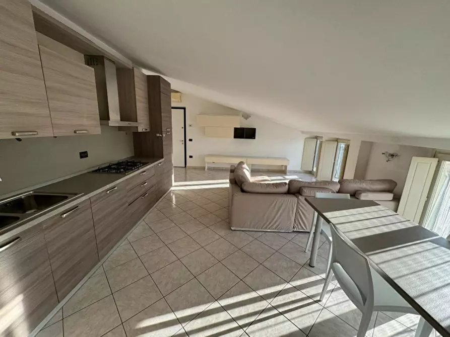 Immagine 2 di Appartamento in vendita  in VIA CESARE BATTISTI, 13 a Ghedi