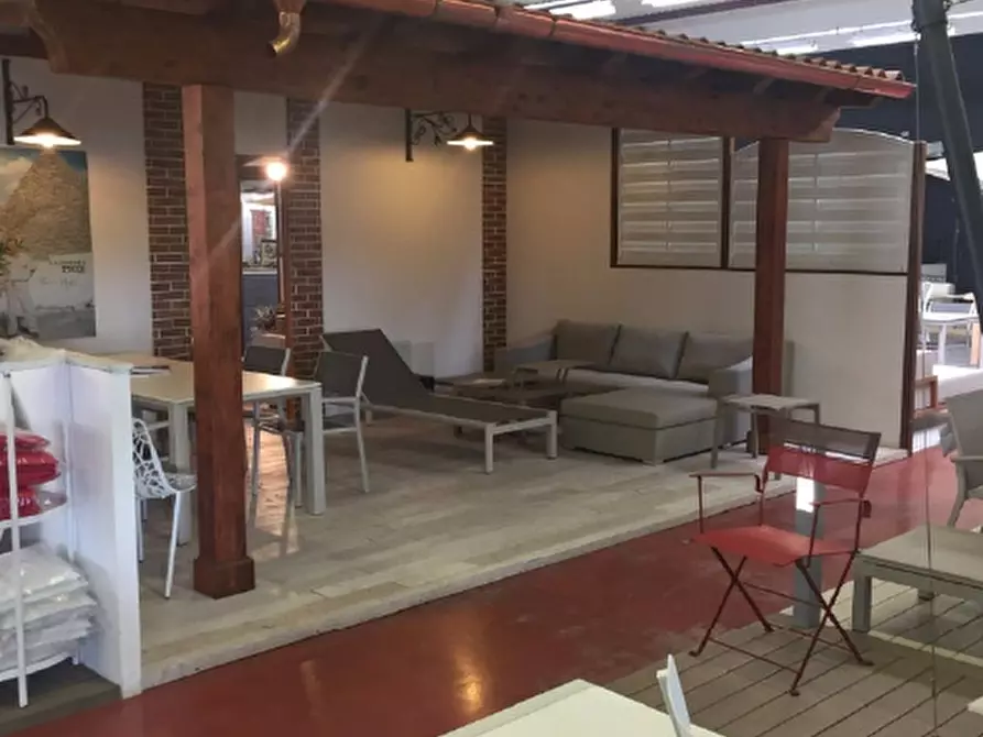 Immagine 6 di Villa in vendita  in via Frascate n° 1 a Gropello Cairoli