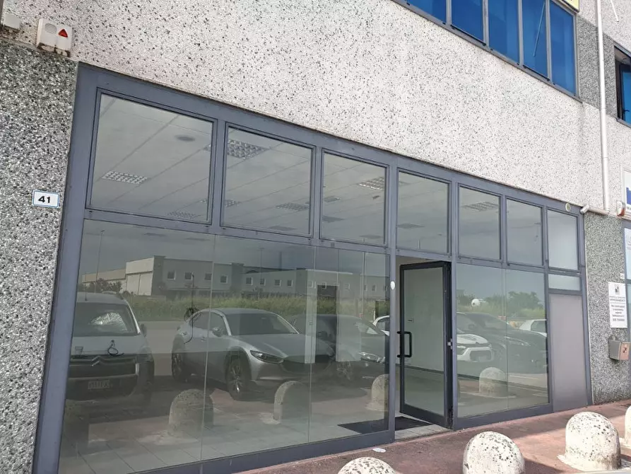 Immagine 2 di Negozio in vendita  in Via Donatori di Sangue 12 a San Paolo