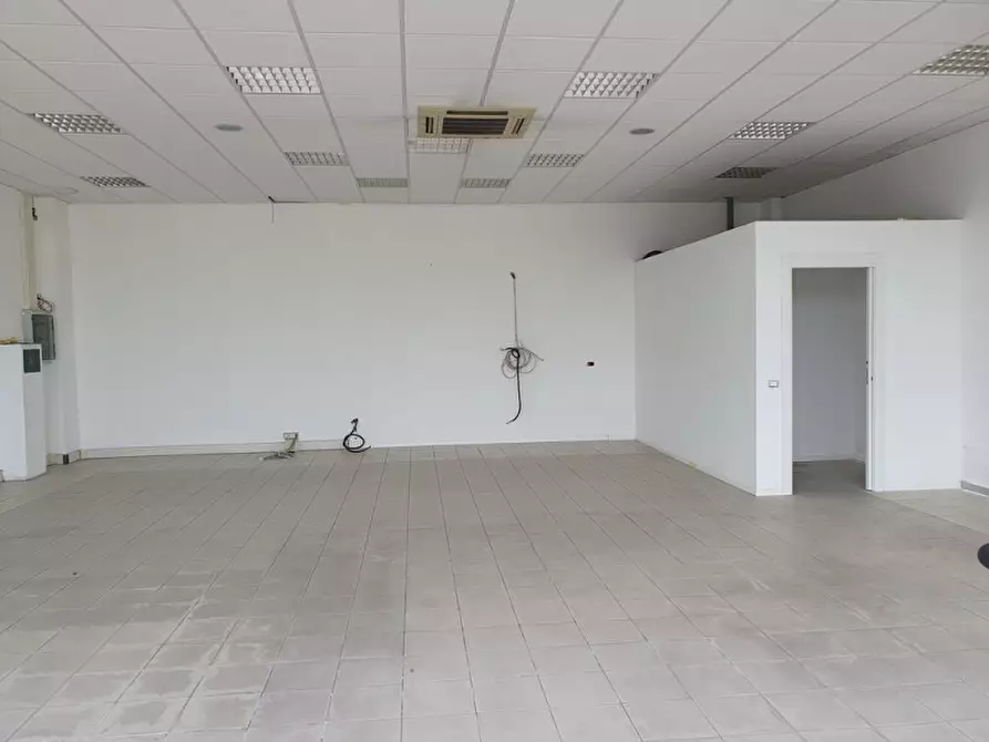 Immagine 3 di Negozio in vendita  in Via Donatori di Sangue 12 a San Paolo