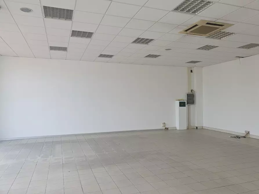 Immagine 4 di Negozio in vendita  in Via Donatori di Sangue 12 a San Paolo