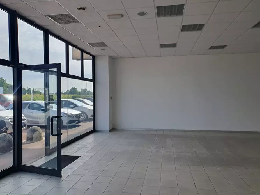 Immagine 5 di Negozio in vendita  in Via Donatori di Sangue 12 a San Paolo