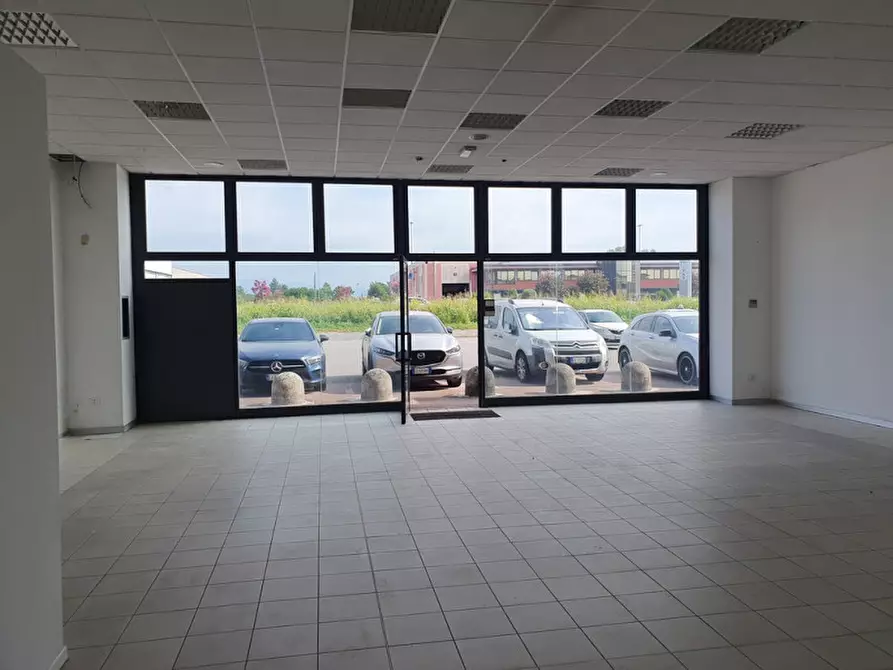 Immagine 9 di Negozio in vendita  in Via Donatori di Sangue 12 a San Paolo