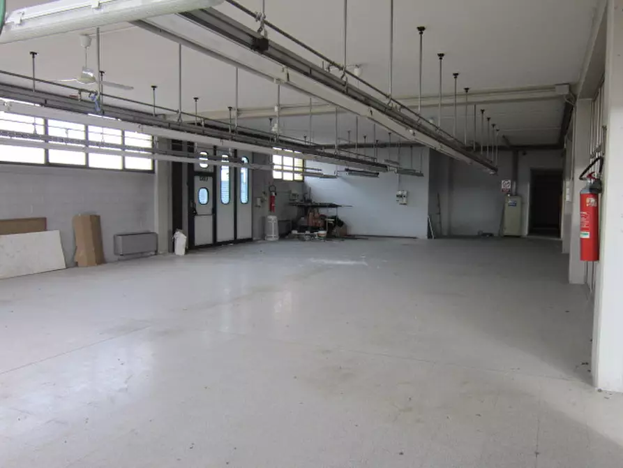 Immagine 10 di Magazzino in vendita  in Via San Giovanni a Rovato