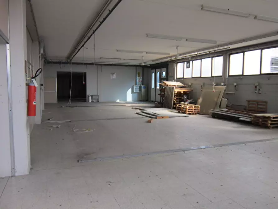 Immagine 11 di Magazzino in vendita  in Via San Giovanni a Rovato