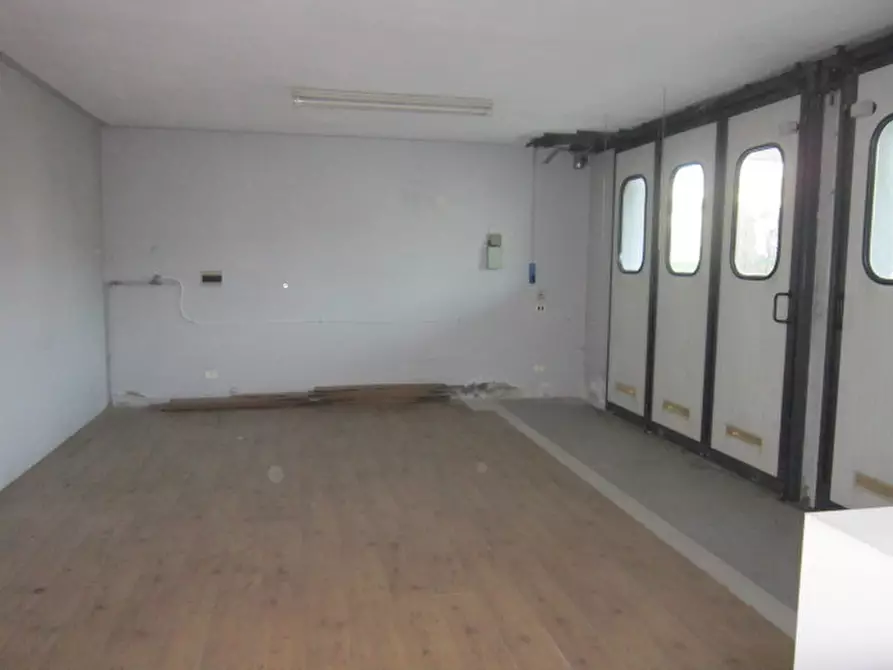 Immagine 21 di Magazzino in vendita  in Via San Giovanni a Rovato