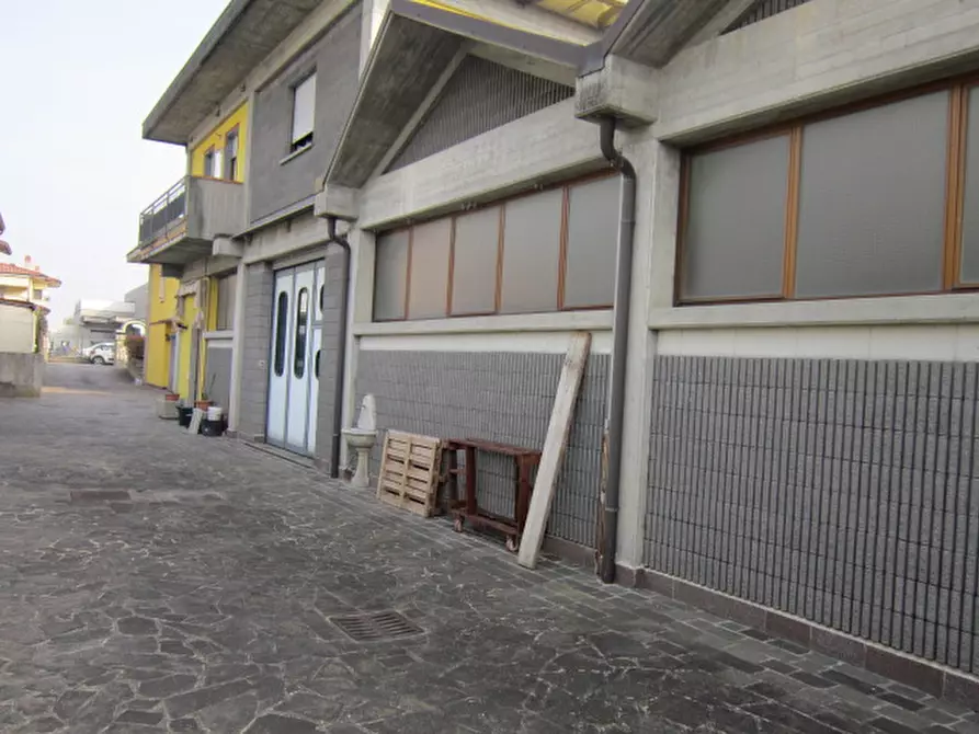 Immagine 26 di Magazzino in vendita  in Via San Giovanni a Rovato