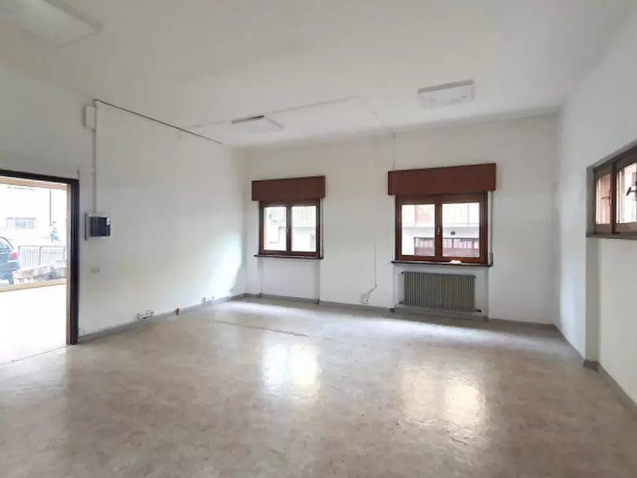 Immagine 6 di Negozio in affitto  in Via Circonvallazione a Tione Di Trento