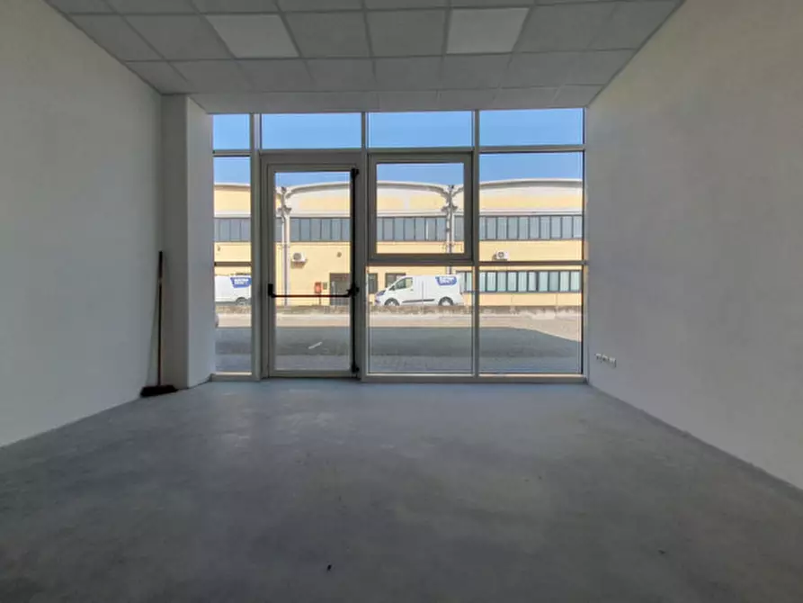 Immagine 9 di Capannone industriale in affitto  a Cavezzo