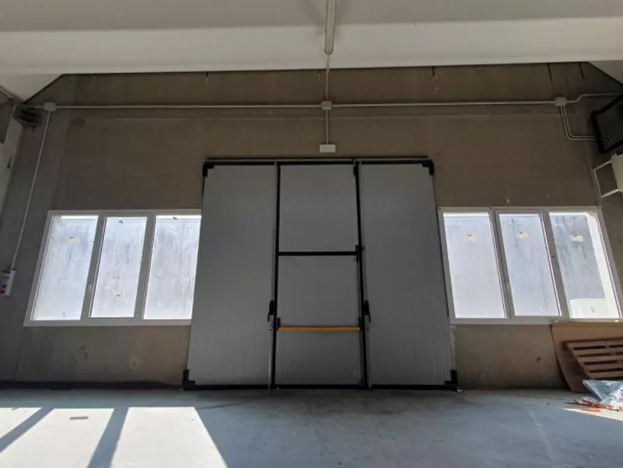 Immagine 19 di Capannone industriale in affitto  a Cavezzo