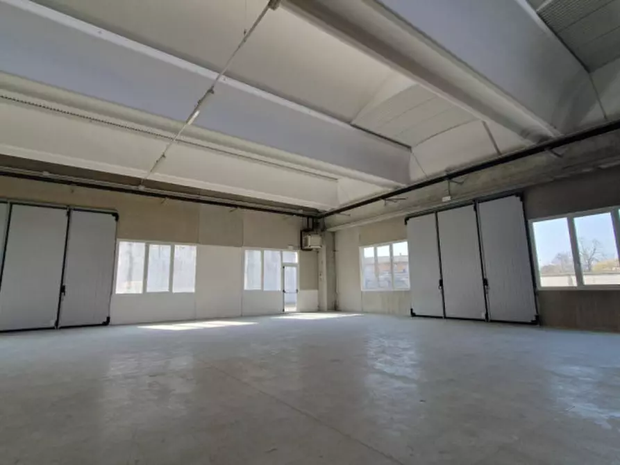 Immagine 22 di Capannone industriale in affitto  a Cavezzo