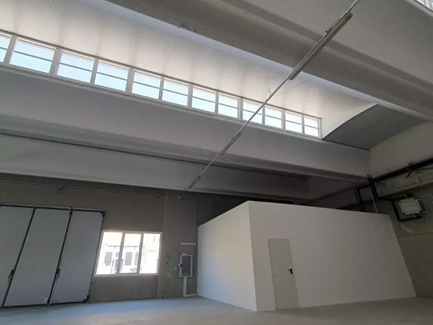 Immagine 23 di Capannone industriale in affitto  a Cavezzo