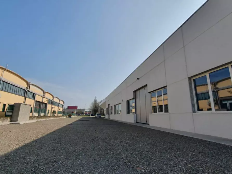 Immagine 25 di Capannone industriale in affitto  a Cavezzo