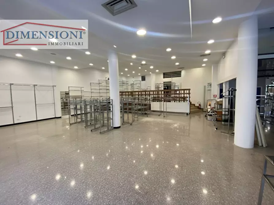 Immagine 1 di Negozio in vendita  in Via Monte Rua a Abano Terme