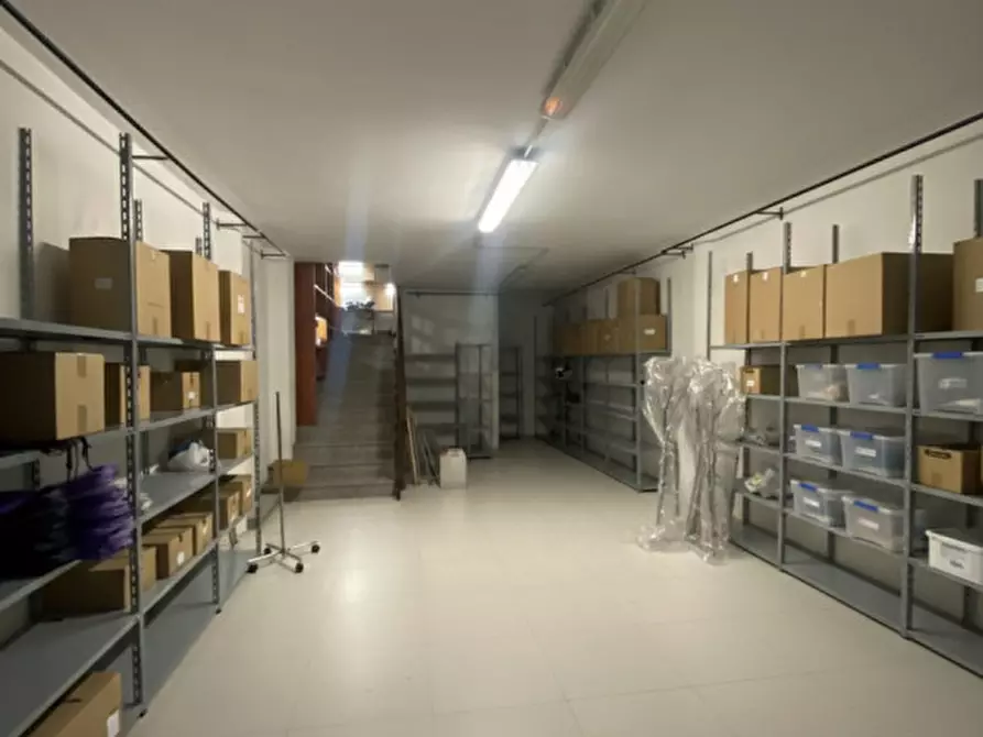 Immagine 2 di Negozio in vendita  in Via Monte Rua a Abano Terme