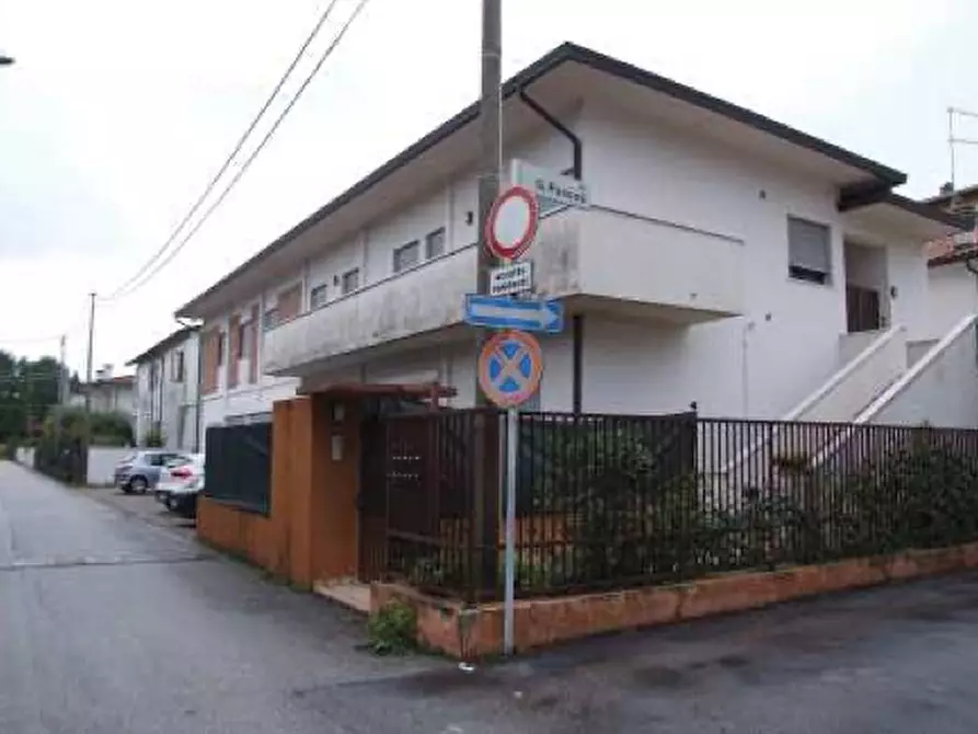 Immagine 1 di Appartamento in vendita  in VIA GIOVANNI PASCOLI 1 a Bassano Del Grappa
