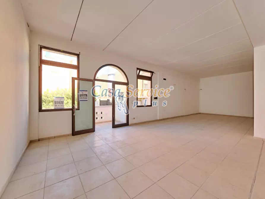 Immagine 2 di Negozio in affitto  in Via Duca delle Puglie a Matino