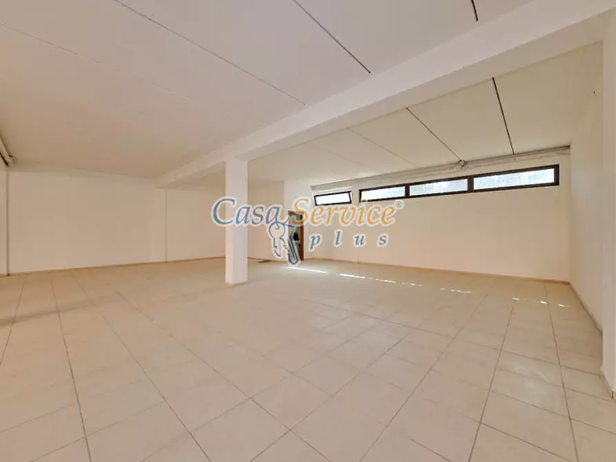 Immagine 5 di Negozio in affitto  in Via Duca delle Puglie a Matino