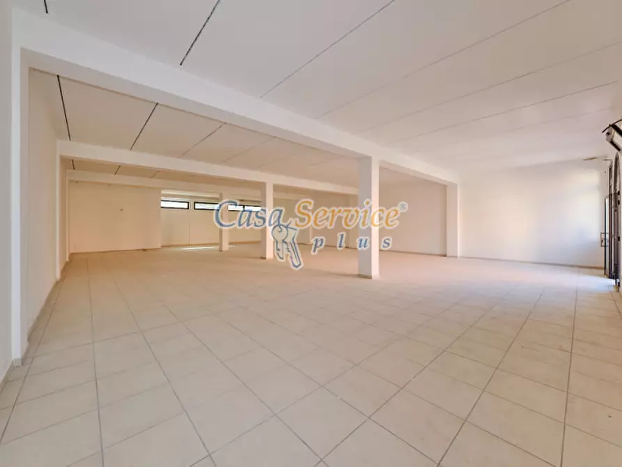 Immagine 14 di Negozio in affitto  in Via Duca delle Puglie a Matino