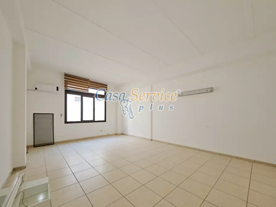 Immagine 9 di Negozio in vendita  in Via Duca delle Puglie a Matino