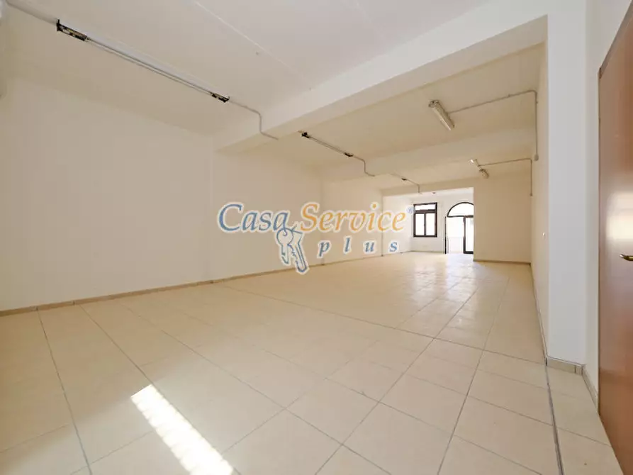 Immagine 14 di Negozio in vendita  in Via Duca delle Puglie a Matino