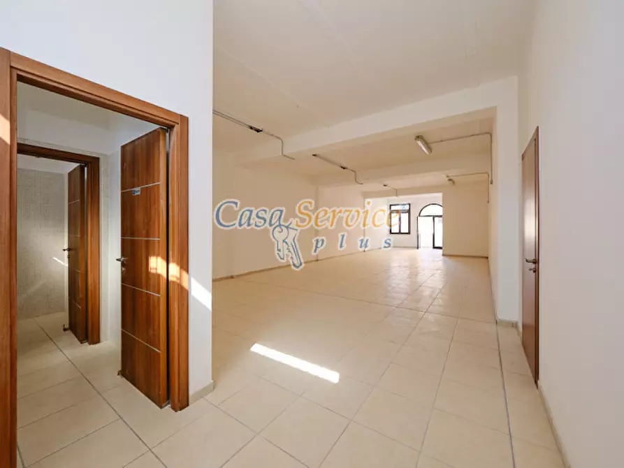 Immagine 15 di Negozio in vendita  in Via Duca delle Puglie a Matino