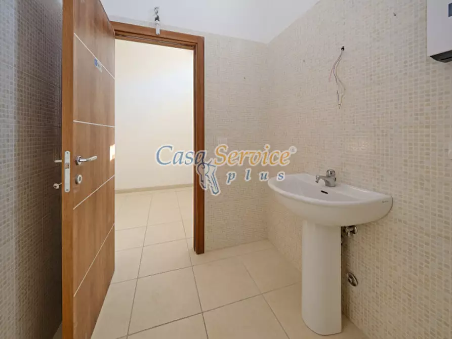 Immagine 18 di Negozio in vendita  in Via Duca delle Puglie a Matino