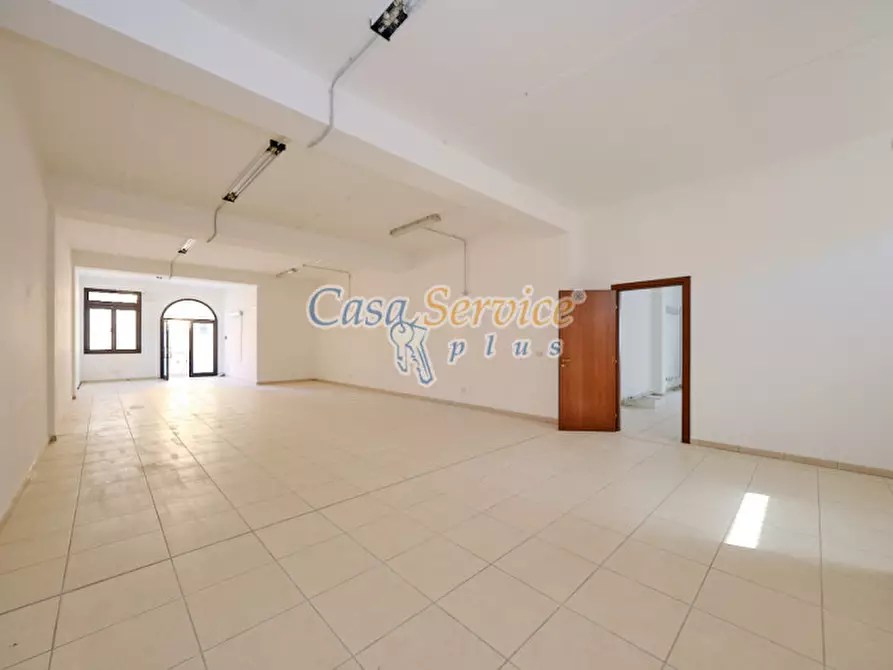 Immagine 8 di Negozio in affitto  in Via Duca delle Puglie a Matino