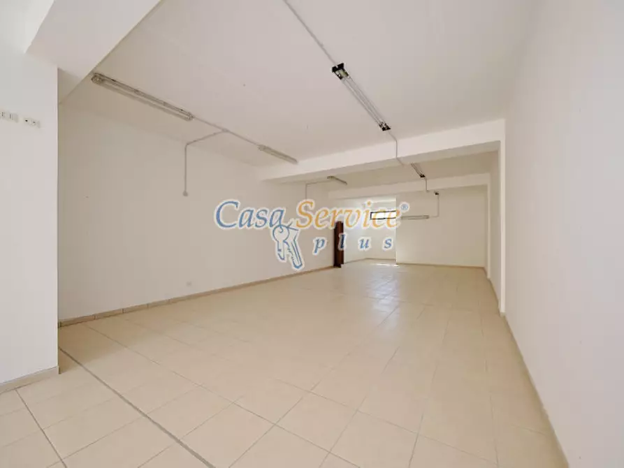 Immagine 10 di Negozio in affitto  in Via Duca delle Puglie a Matino