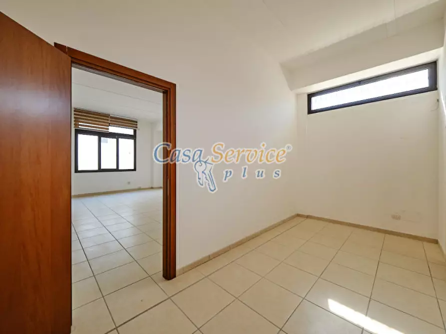 Immagine 12 di Negozio in affitto  in Via Duca delle Puglie a Matino