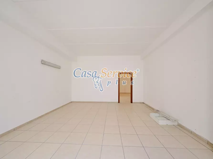 Immagine 16 di Negozio in affitto  in Via Duca delle Puglie a Matino