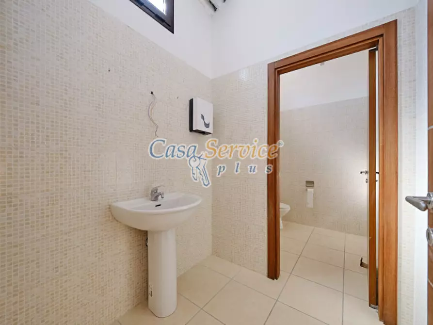 Immagine 17 di Negozio in affitto  in Via Duca delle Puglie a Matino