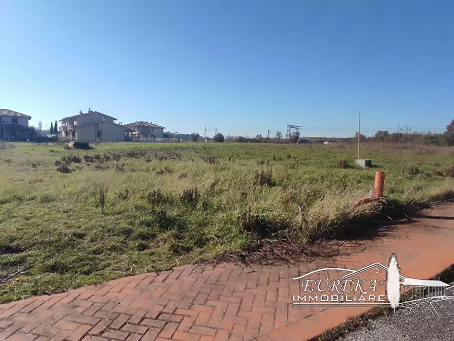 Immagine 7 di Terreno in vendita  in via roma 152 a Castiglione Del Lago