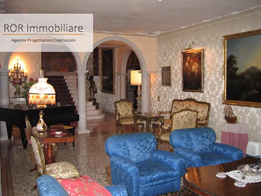 Immagine 21 di Villa in vendita  in via giacomo zanella a Stra