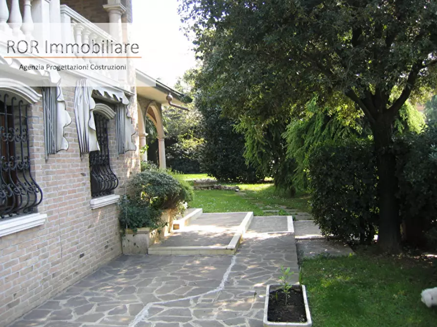 Immagine 25 di Villa in vendita  in via giacomo zanella a Stra